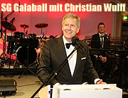 G-Galaball im Bayerischen Hof am 08.01.2016. "Goldene Uhr der SG" vom Sweets Global Network e.V. für den Unternehmer Werner Michel Bahlsen und Holger Strait  (©Foto: Martin Schmitz)